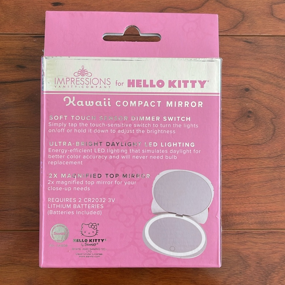 NWT Hello Kitty Kawaii Compact LED Light Mirror - Picture 2 of 7